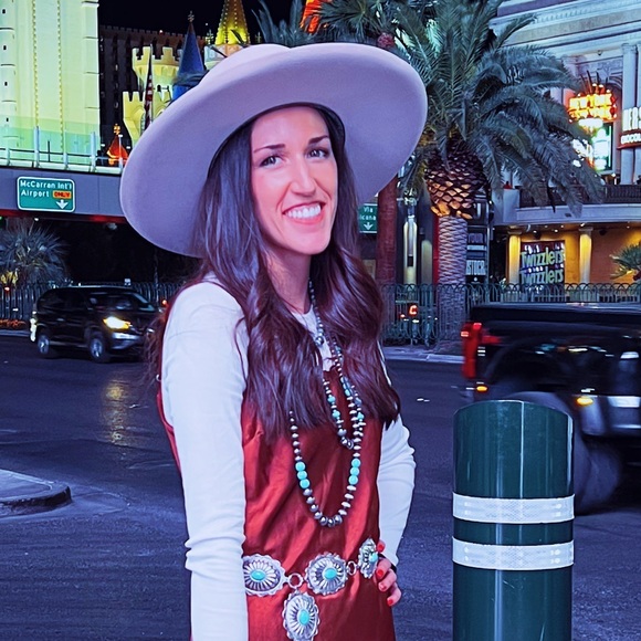 Meet your Posher, Heather - Picture 1 of 1